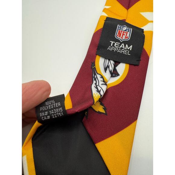 NFL Team Apparel Redskins (Commanders) Men’s Tie - Picture 3 of 4